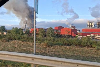 incendiu maior la fabrica kronospan din sebes 4 raniti elicoptere smurd prezente