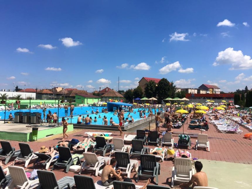 neregulile verii la piscinele din sibiu una inchisa pentru mizerie