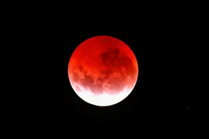 spectacol astronomic eclipsa totala de luna in romania