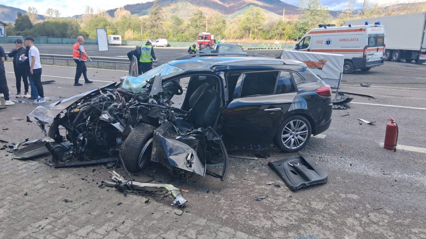 Accident grav pe Valea Oltului 5 raniti 2 masini distruse