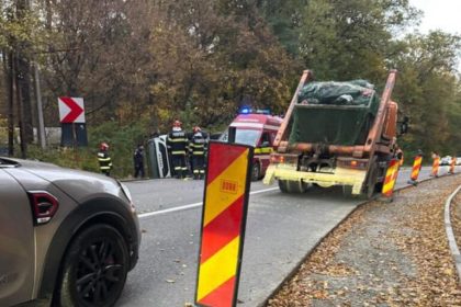 Accident langa Muzeul Astra Betoniera rasturnata foto