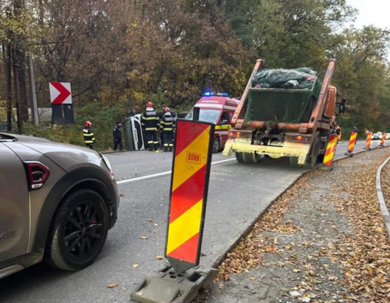 Accident langa Muzeul Astra Betoniera rasturnata foto