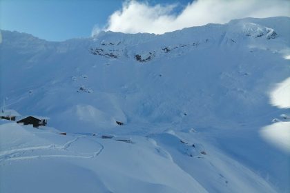 Avertisment pentru drumei risc de avalanse la Balea Lac