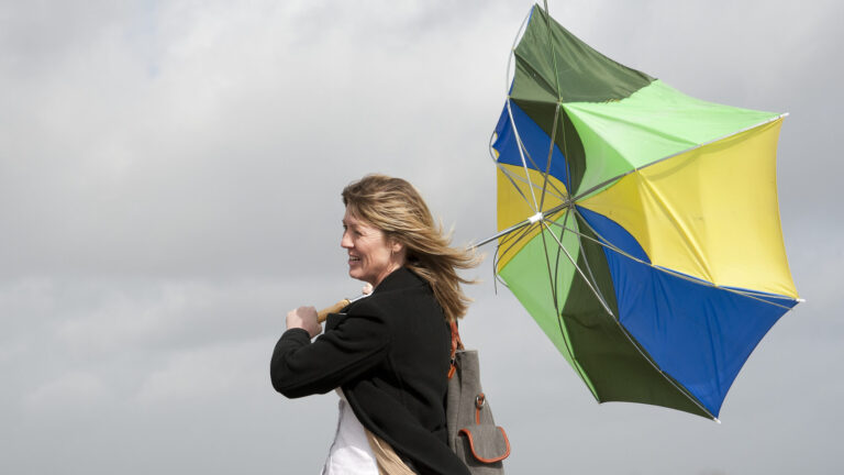 Avertizare meteo pentru Sibiu vant peste 90 km h