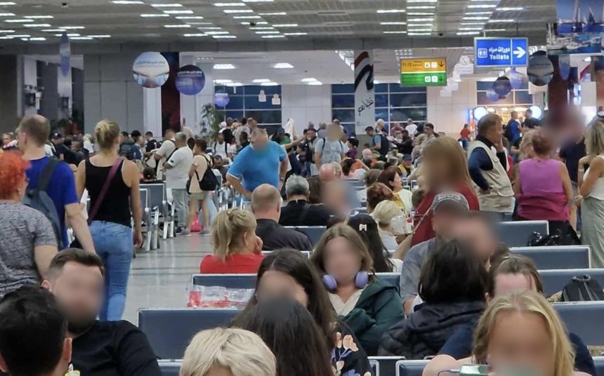 Concediu de cosmar pentru zeci de sibieni blocati pe aeroport