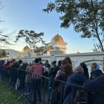 Cozi mari la Catedrala Nationala credinciosii asteapta ore