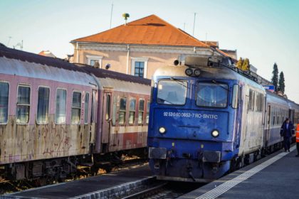 Datoriile CFR Calatori blocheaza trenurile electrice