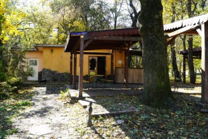 Demolarea fostului Budi Bar asteptand ruina plina de gunoaie