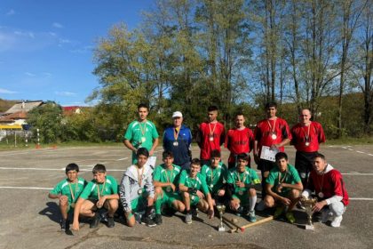 Elevii din Turnu Rosu campioni la Oina in Titesti