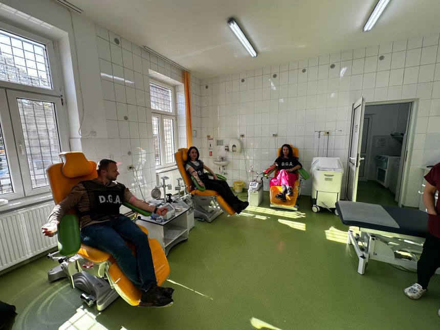 Gest lau dabil al ofi ce ri lor DGA Sibiu donare sange pentru cauza umanitara