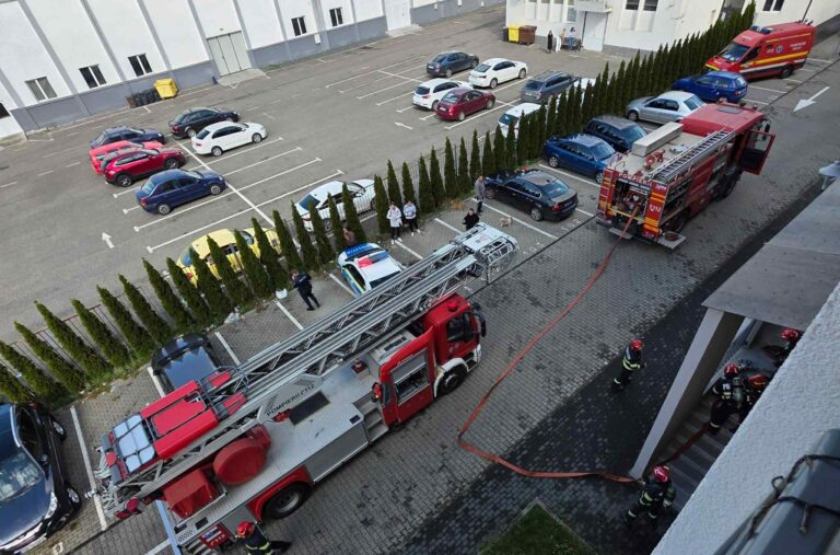 Incendiu la City Residence apartament umplut de fum