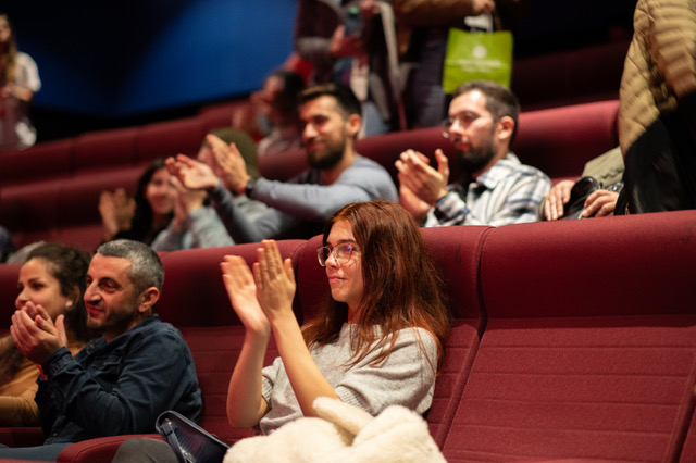 Jurnal de festival Va cadea o racheta pe casa ta