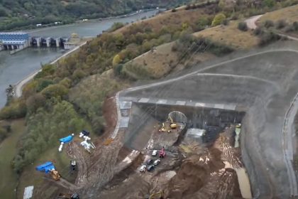 Muntele se dinamiteaza pe autostrada Sibiu Pitesti