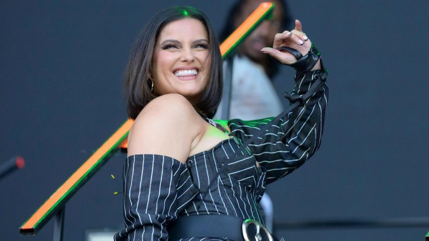 Nelly Furtado idolul unei generatii isi opreste cariera