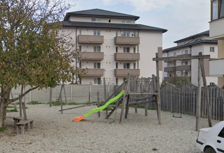 Primaria reabiliteaza locul de joaca din Gusterita