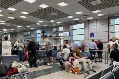 Sibienii blocati 13 ore pe aeroportul din Hurghada au ajuns acasa