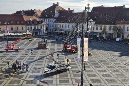 Sibiul isi schimba aura montarea iluminatului festiv in centru