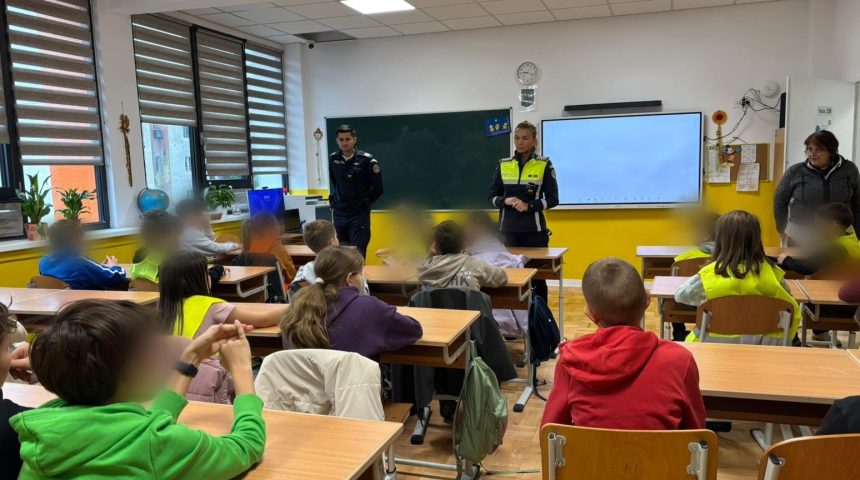 Siguranta copiilor in trafic Politistii educa la Scoala Nicolae Iorga