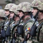 Tinerii romani chemai la instructie militara voluntara