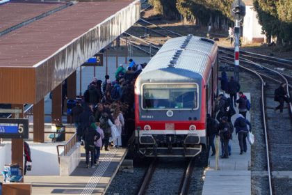 Trenuri suspendate spre si din Sibiu din cauza datoriilor
