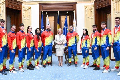 Vizita sibienilor de aur la primarie foto