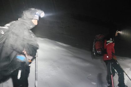 turist pierdut in ninsoare si ceata la Balea Lac