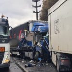 Accident pe Valea Oltului Trei TIR uri tamponate violent foto
