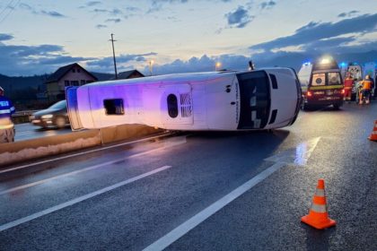 Accidentul microbuzului rasturnat la Vestem 11 raniti un internat