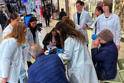 Actiune utila la Promenada Mall depistare gratuita diabet si hipertensiune