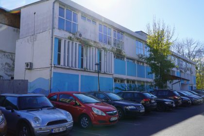 Bazinul Olimpia rusinea inotului sibian Copiii se antreneaza pe uscat si in alte judete