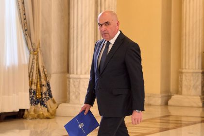 Bolojan impune taieri de 10 din personal