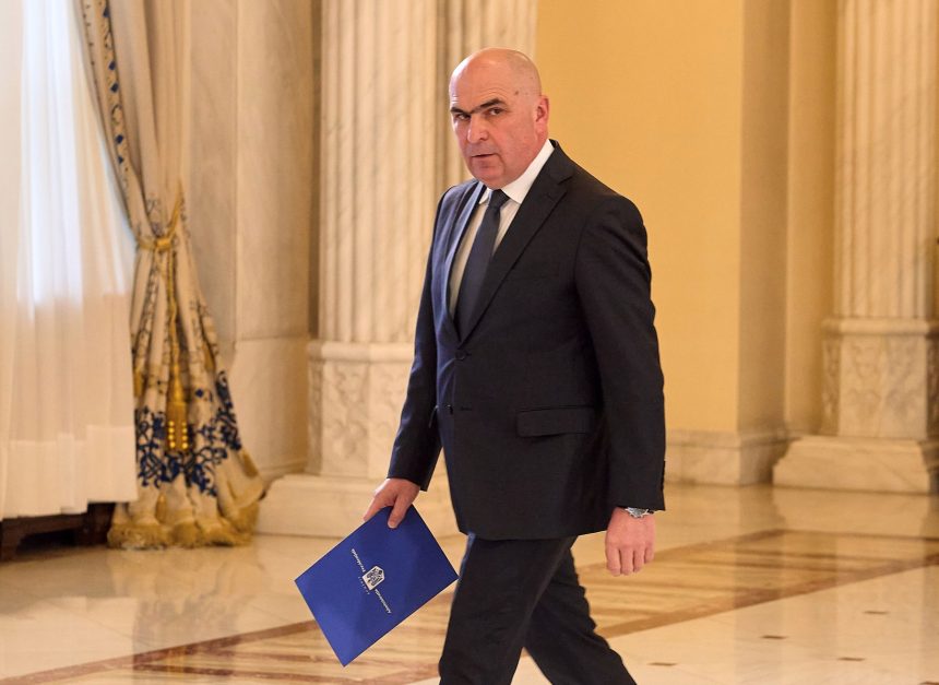 Bolojan impune taieri de 10 din personal