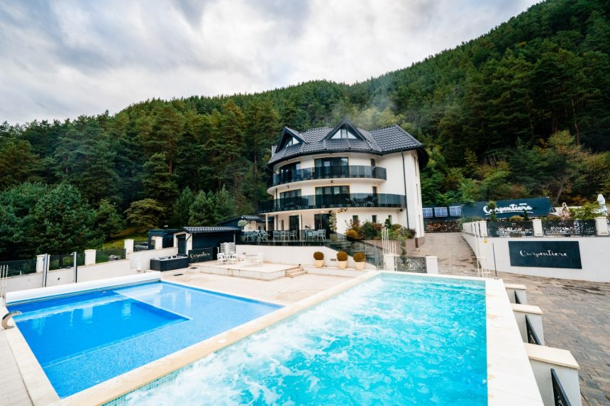 Carpentiere Arena ofera relaxare in 2 piscine incalzite
