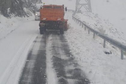 Cate tone de sare si nisip se folosesc in Sibiu