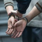 Conflict violent intre doi sateni din Amnas agresor retinut