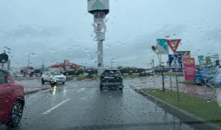 Cum s conduci pe drumuri umede sau cu zpad