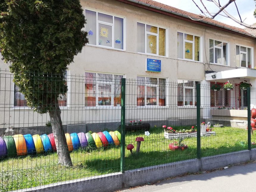 Doua anexe demolat la gradinita Casuta Povestilor pentru un loc de joaca