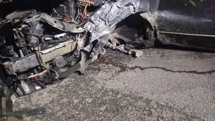 Doua masini distruse pe autostrada A1 langa Sibiu