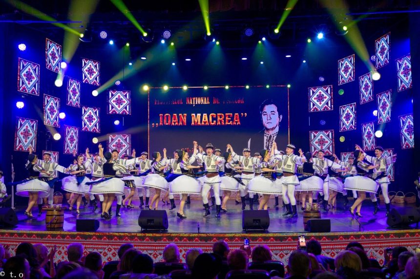 Folclorul romanesc sarbatorit la Sibiu bilete Festival Ioan Macrea
