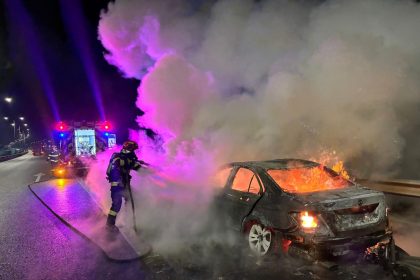 Incendiu pe autostrada la Sibiu masina arsa complet