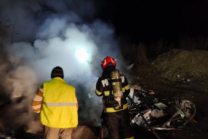 Incendiu puternic la Ocna Sibiului rulota distrusa