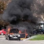 Masina in flacari la gara din Sibiu foto video