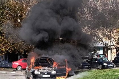 Masina in flacari la gara din Sibiu foto video