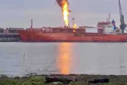 Nava cu GPL lovita de drona pe Dunare evacuare urgenta