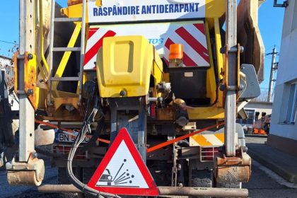 Noapte plina pentru drumari 8 utilaje pe drumuri