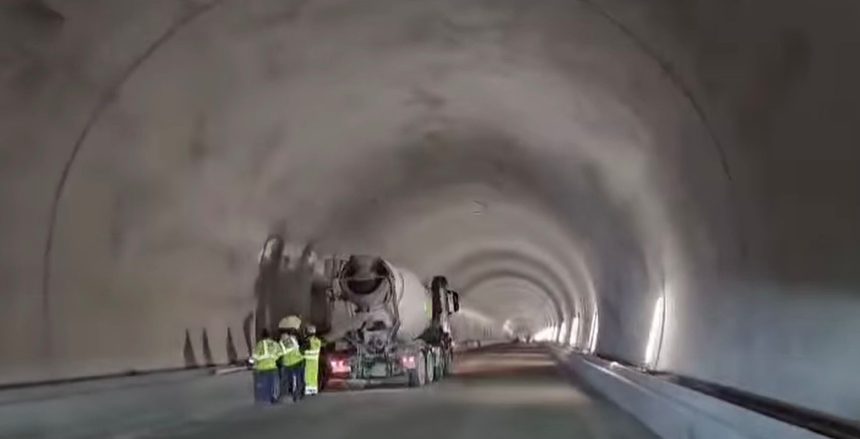 Pas urias pe Autostrada Sibiu Pitesti prima galerie turnata complet