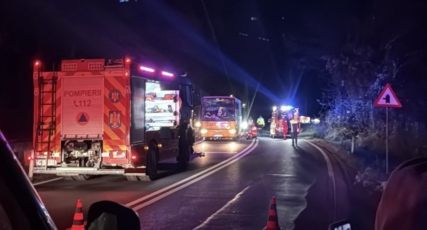 Pieton grav ranit la Hula Bradului strivit de autocar