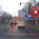 Poliist prins trecand pe rosu in Sibiu amendat