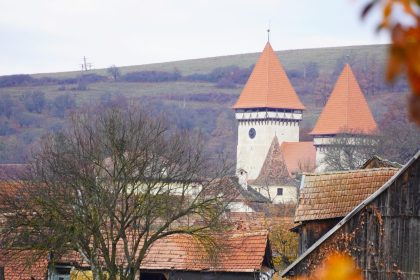 Poveste uimitoare din Dealu Frumos slanina in biserica