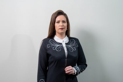 Povestea Luminitei Maria Nistoroaei Dejan intre copii traditii si politica